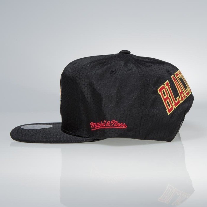 Snapback kšiltovka Mitchell & Ness Chicago Blackhawks Black Ripstop Honeycomb koupit